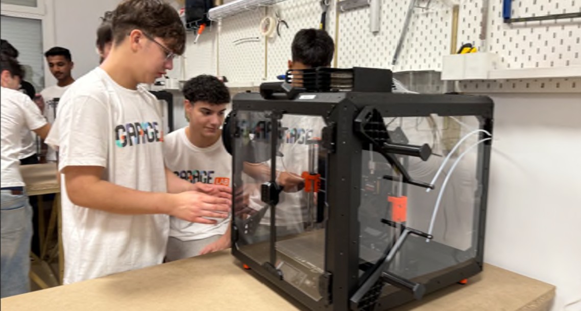 La Fundación Orange abre la convocatoria GarageLAB 2026-2027 para impulsar la educación digital y la motivación del alumnado La Fundación Orange abre la convocatoria GarageLAB 2026-2027 para impulsar la educación digital y la motivación del alumnado