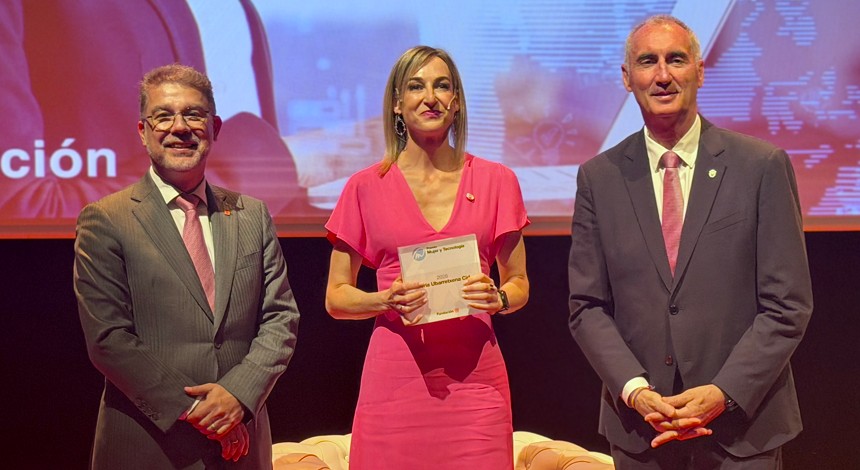 El Ayuntamiento de Segovia y la Fundación Orange hacen entrega del XI Premio Mujer y Tecnología a María Ubarretxena Cid El Ayuntamiento de Segovia y la Fundación Orange hacen entrega del XI Premio Mujer y Tecnología a María Ubarretxena Cid