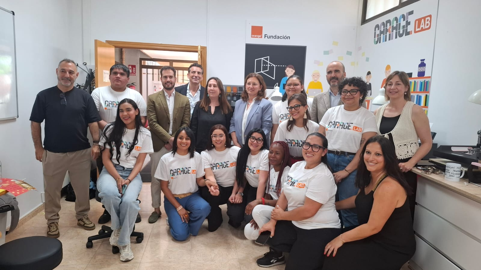La Fundación Orange y la Fundación JuanSoñador inauguran en Valladolid el primer GarageLAB para potenciar el futuro del alumnado con metodologías innovadoras La Fundación Orange y la Fundación JuanSoñador inauguran en Valladolid el primer GarageLAB para potenciar el futuro del alumnado con metodologías innovadoras