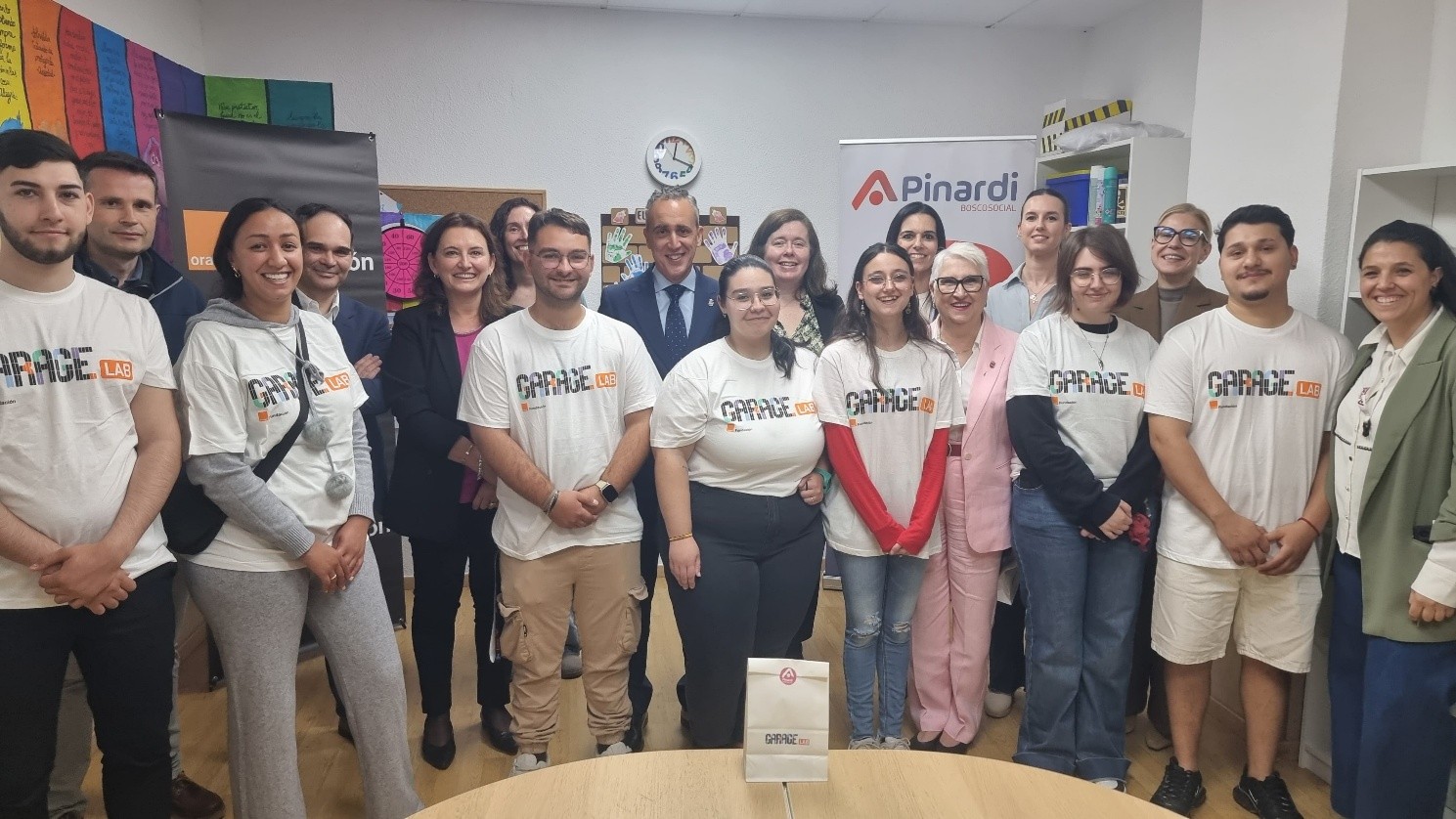 La Fundación Orange y Pinardi inauguran el primer GarageLAB de Ciudad Real La Fundación Orange y Pinardi inauguran el primer GarageLAB de Ciudad Real