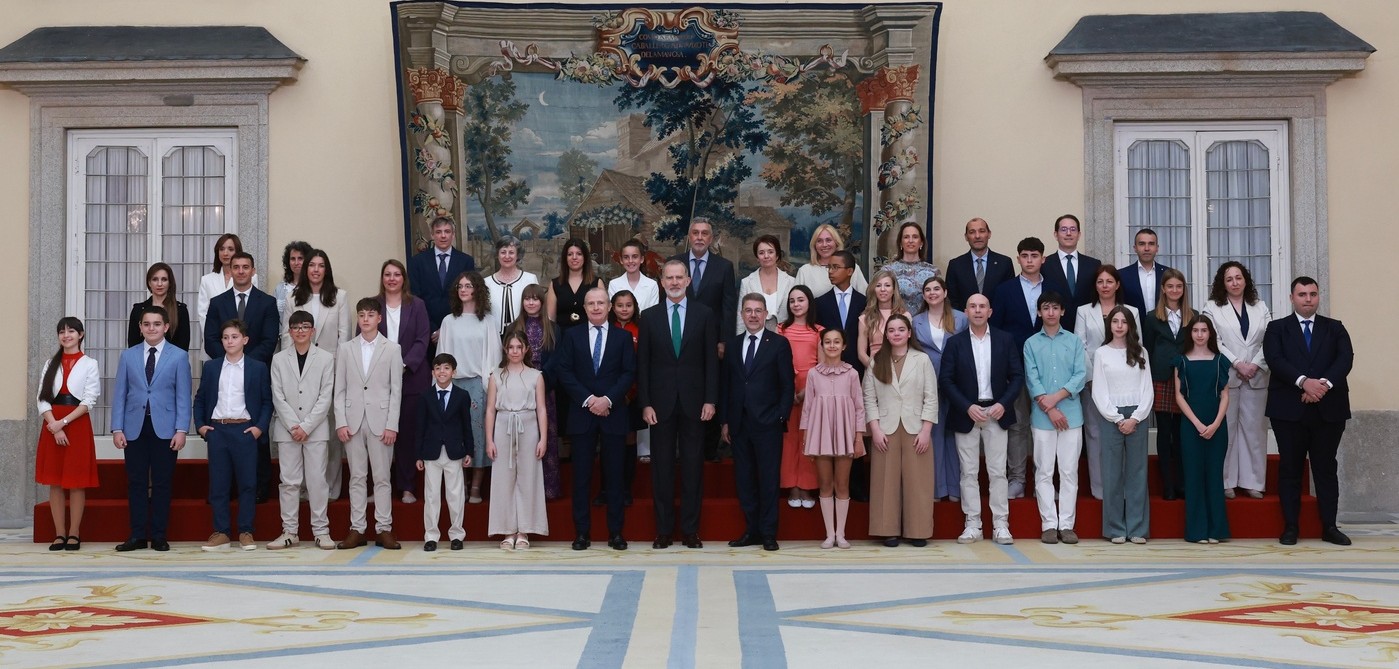 El Rey Felipe recibe en El Pardo a los niños y niñas ganadores de la 44ª edición del certamen ‘¿Qué es un rey para ti?’ El Rey Felipe recibe en El Pardo a los niños y niñas ganadores de la 44ª edición del certamen ‘¿Qué es un rey para ti?’