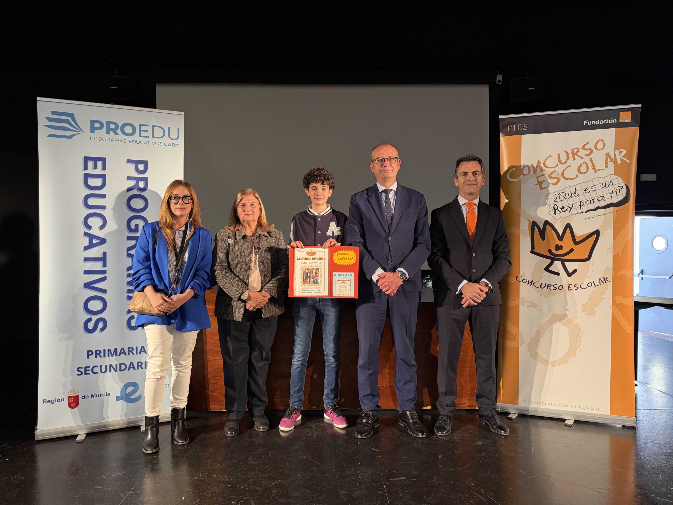 Un alhameño de 2º de E.S.O. gana la 45ª edición del concurso “¿Qué es un rey para ti?” en la Región de Murcia Un alhameño de 2º de E.S.O. gana la 45ª edición del concurso “¿Qué es un rey para ti?” en la Región de Murcia