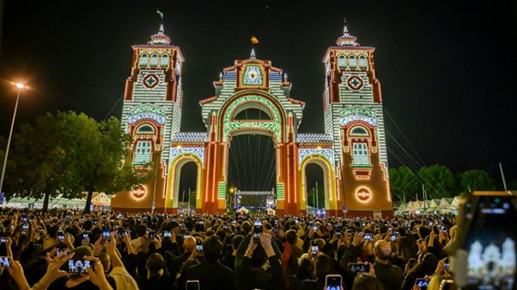 Orange invierte más de 2 millones de euros para ofrecer la mejor experiencia móvil a sus usuarios en la Feria de Abril Orange invierte más de 2 millones de euros para ofrecer la mejor experiencia móvil a sus usuarios en la Feria de Abril