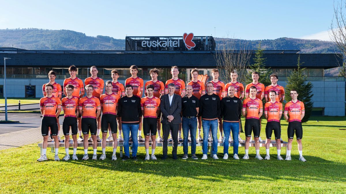 Euskaltel-Euskadi: Juntos y unidos hacia una temporada ilusionante desde el arraigo y la ambición Euskaltel-Euskadi: Juntos y unidos hacia una temporada ilusionante desde el arraigo y la ambición