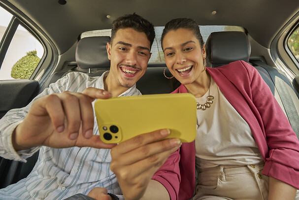 Orange vuelve a innovar en el mercado de las telecomunicaciones al incorporar la televisión al Prepago por primera vez en España Orange vuelve a innovar en el mercado de las telecomunicaciones al incorporar la televisión al Prepago por primera vez en España