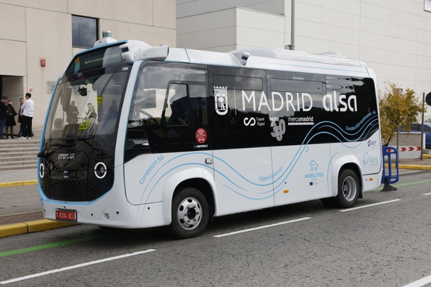 Orange conecta con su red 5G SA el primer minibús eléctrico y autónomo en Mercamadrid