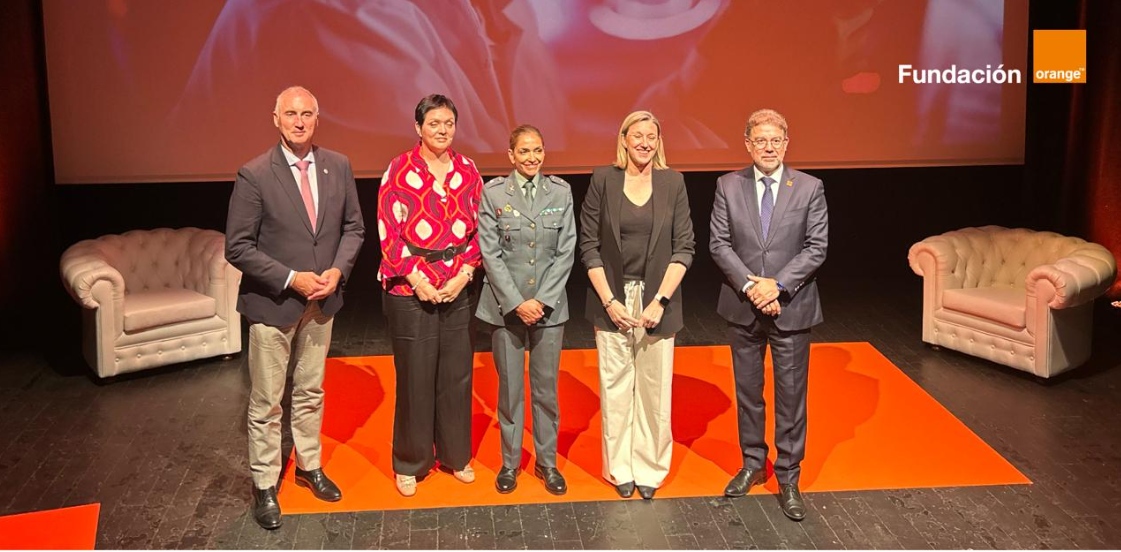 El Ayuntamiento de Segovia y la Fundación Orange  hacen entrega del X Premio Mujer y Tecnología a Beatriz Gómez Jiménez y Carmen del Cerro de la Cruz