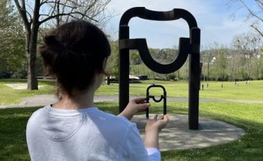 Artccesible Advanced: Jóvenes de FP entregan a  Chillida Leku réplicas en 3D de las obras del escultor  para hacerlas accesibles a personas ciegas