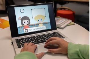 ‘Infinitas historias’, la app de la Fundación Orange  para ayudar a las personas con dificultades de  comunicación mediante historias sociales interactivas