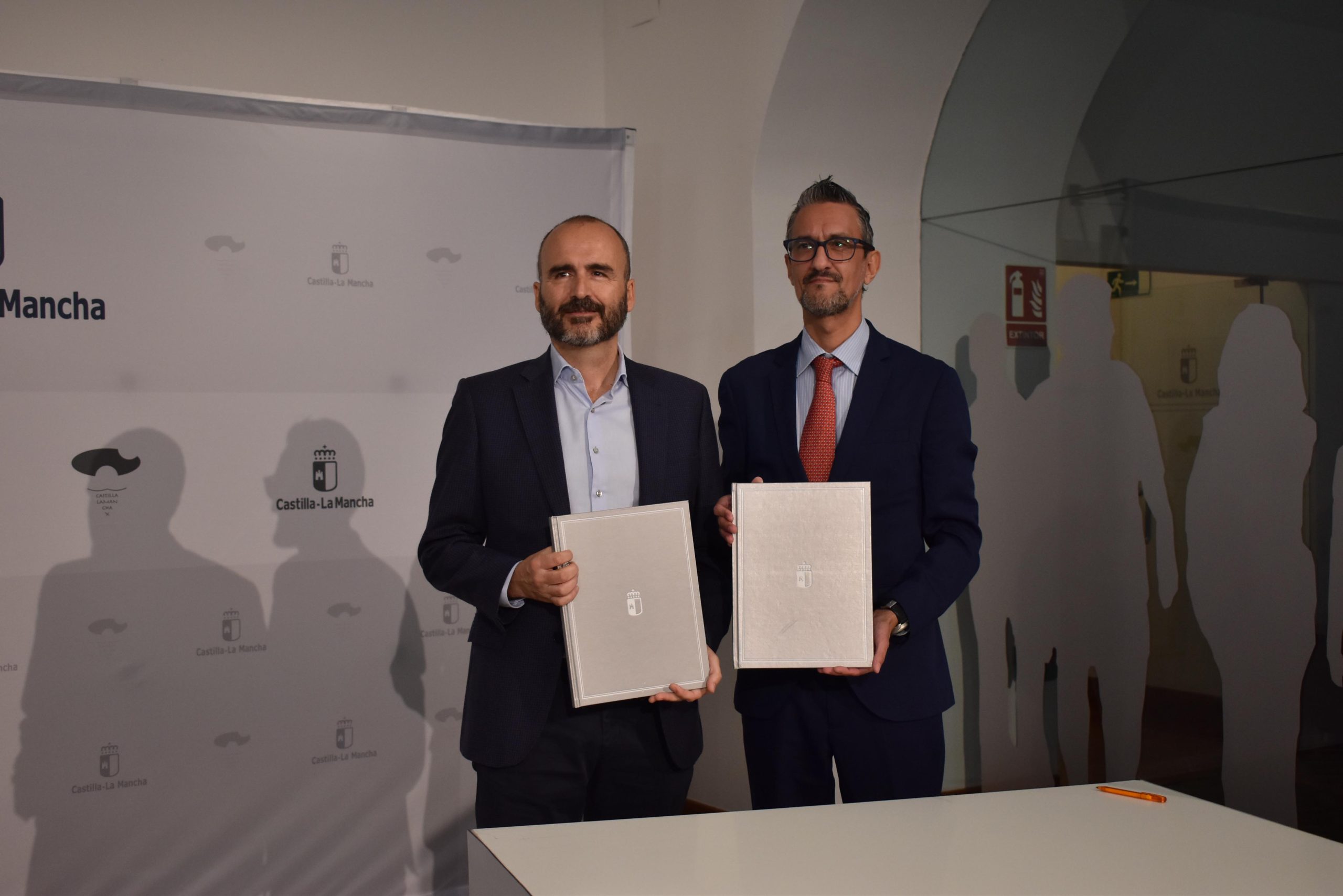La Junta de Castilla-La Mancha y Orange apuestan por la formación gratuita en competencias digitales para cerrar la brecha de los más mayores con las nuevas tecnologías