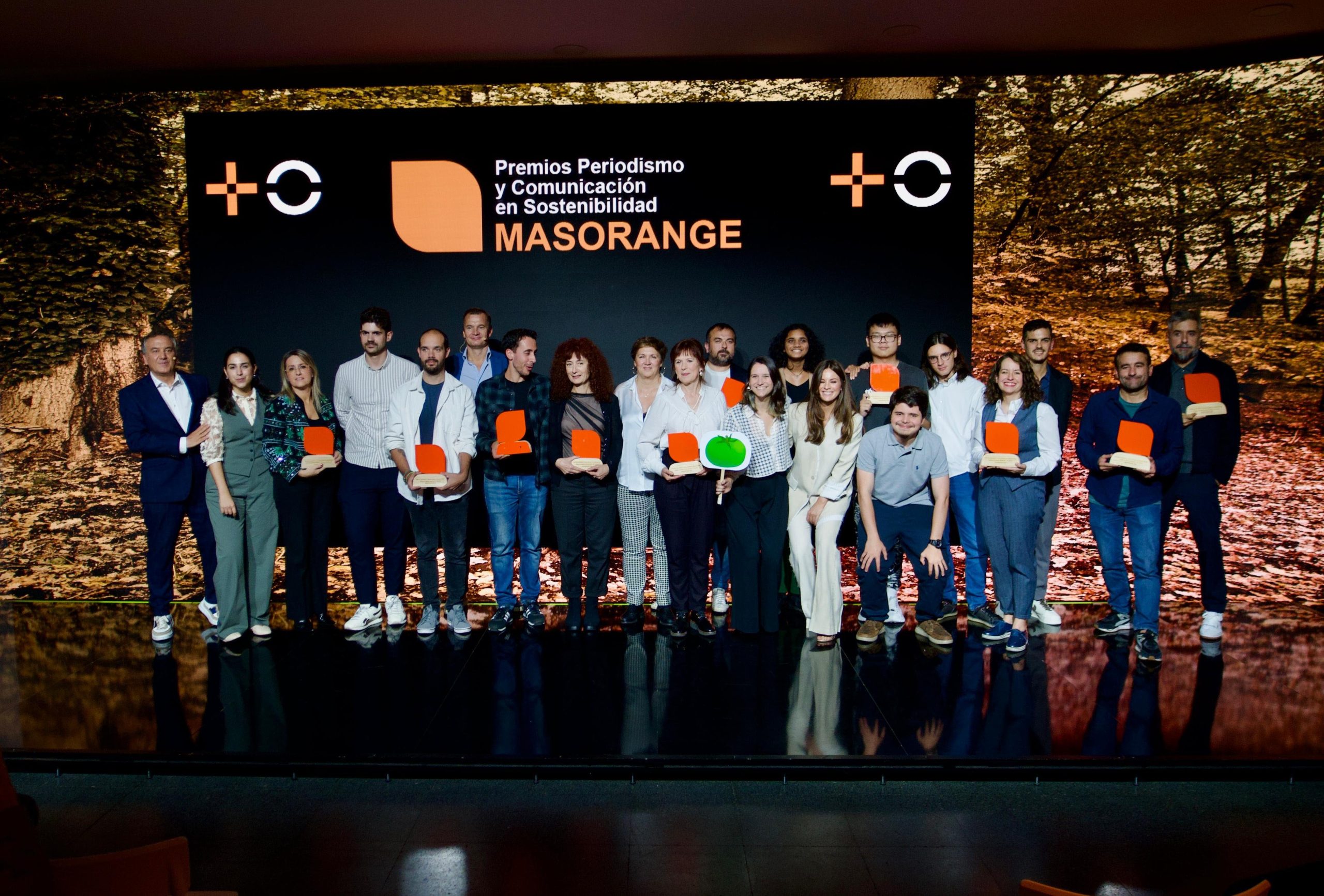 Sara Isabel Belled, José A. González y Diego Alonso (Vocento), Begoña Zubia e Inmaculada Álvarez (EITB) e Irene Baños e Isabel Moreno (Estamos muy verdes), ganadores de la 4ªedición
