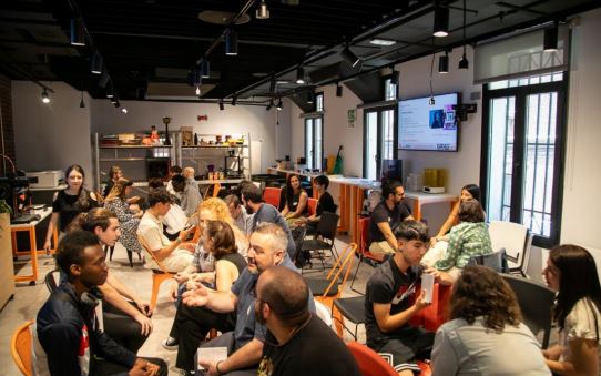 Sevilla, Logroño, Avilés, Vigo y Monzón suman cinco nuevos centros de  enseñanza al programa GarageLAB para impulsar la motivación del  alumnado a través de la educación digital