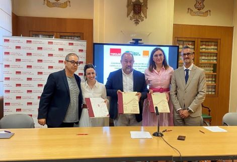 La Fundación Orange renueva el convenio  ‘Jugar es obligatorio’, que ya ha adaptado  600 juguetes para niños con discapacidad