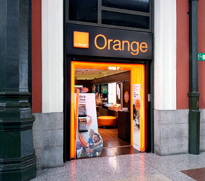 Tienda Orange Madrid en CC Príncipe Pío
