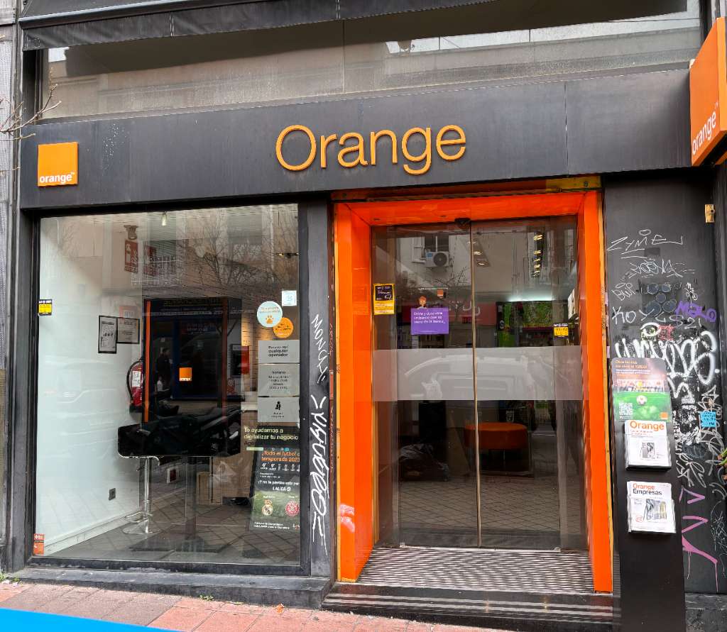 Tienda Orange Madrid Calle Marcelo Usera 74