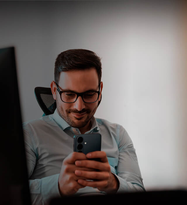 {{online.exclusive.banner.card1.img.alt}}